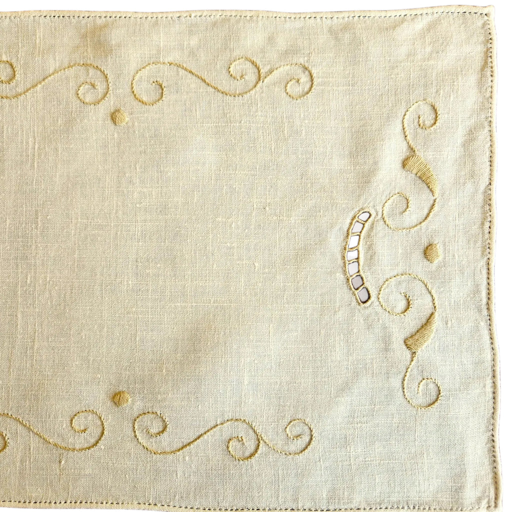 Set of 8 vintage ecru linen placemats, 40×27cm. Hand-embroidered cutwork scrolls, drawn thread hems. Excellent condition. The Home Edit by Boutique Kaotique.