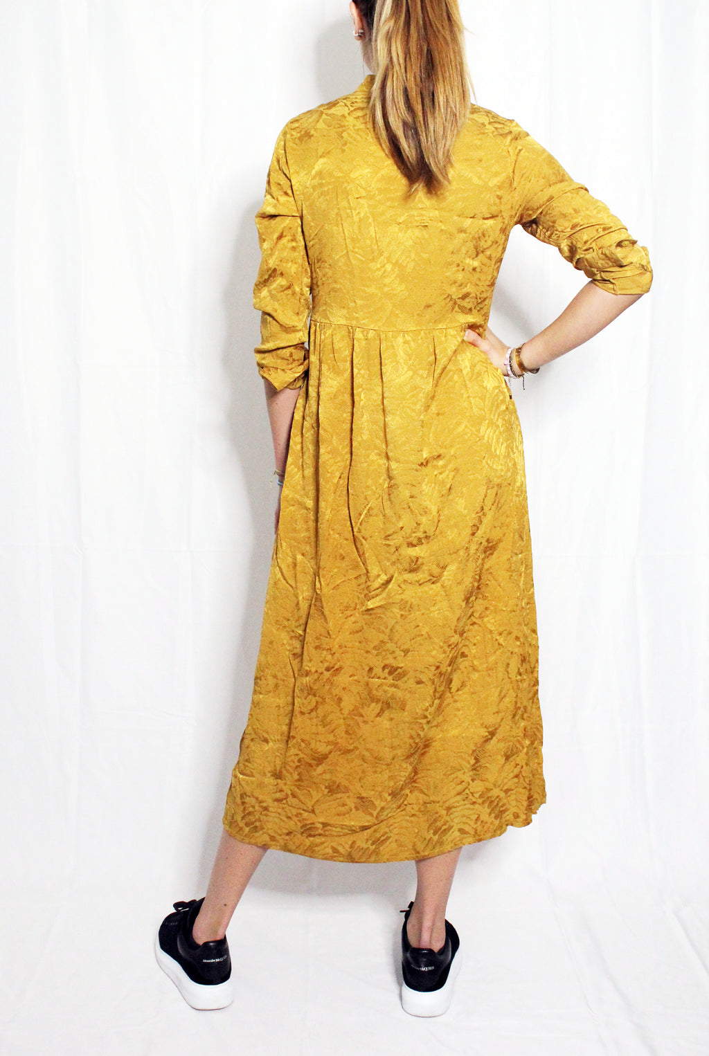 Person wearing a mustard yellow dress against a white background. Golden Hour dress — handmade yellow gold designer dress from Hanout Boutique Marrakech, fitted, limited edition occasion piece